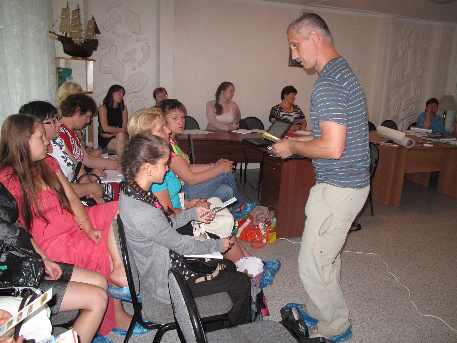 Занятия с молодыми специалистами, работающими в детских домах/ реабилитационных центрах Приморского края